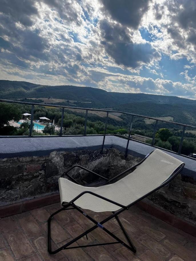Medieval Tower In Umbria With Swimming Pool Montelagello Exterior photo