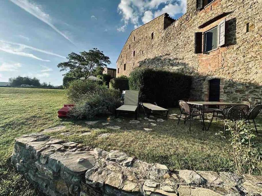 Medieval Tower In Umbria With Swimming Pool Montelagello Exterior photo